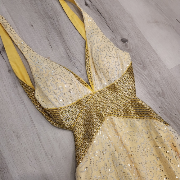 Beautiful yellow prom dress - Picture 3 of 6